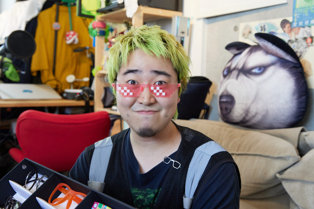 こっちのけんと 約100本のメガネコレクション初公開！「Amazonで買っ