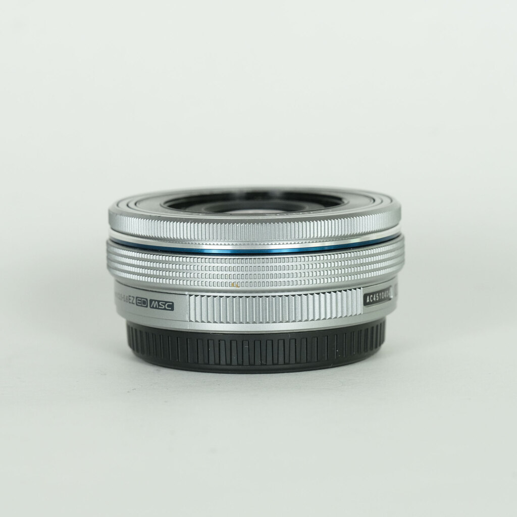 OLYMPUS M.ZUIKO DIGITAL ED 14-42mm F3.5-5.6 EZ シルバーの出品
