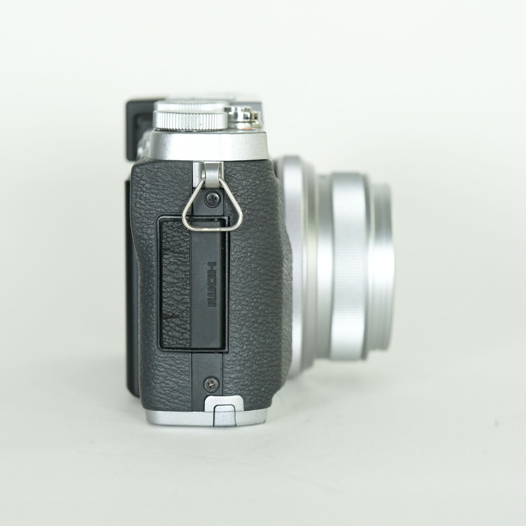 FUJIFILM X30 シルバーの出品 | ONE SCENE（ワンシーン）