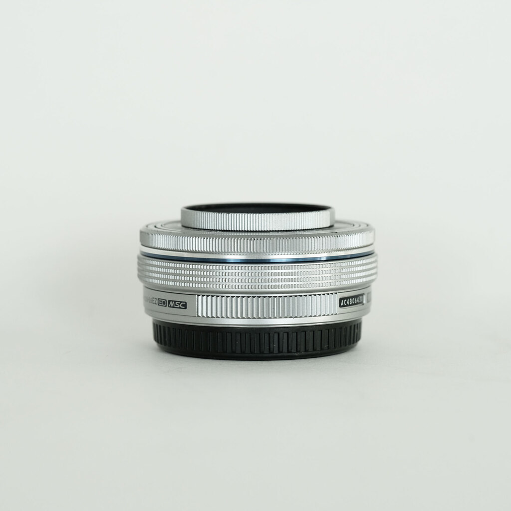 OLYMPUS M.ZUIKO DIGITAL ED 14-42mm F3.5-5.6 EZ シルバーの出品