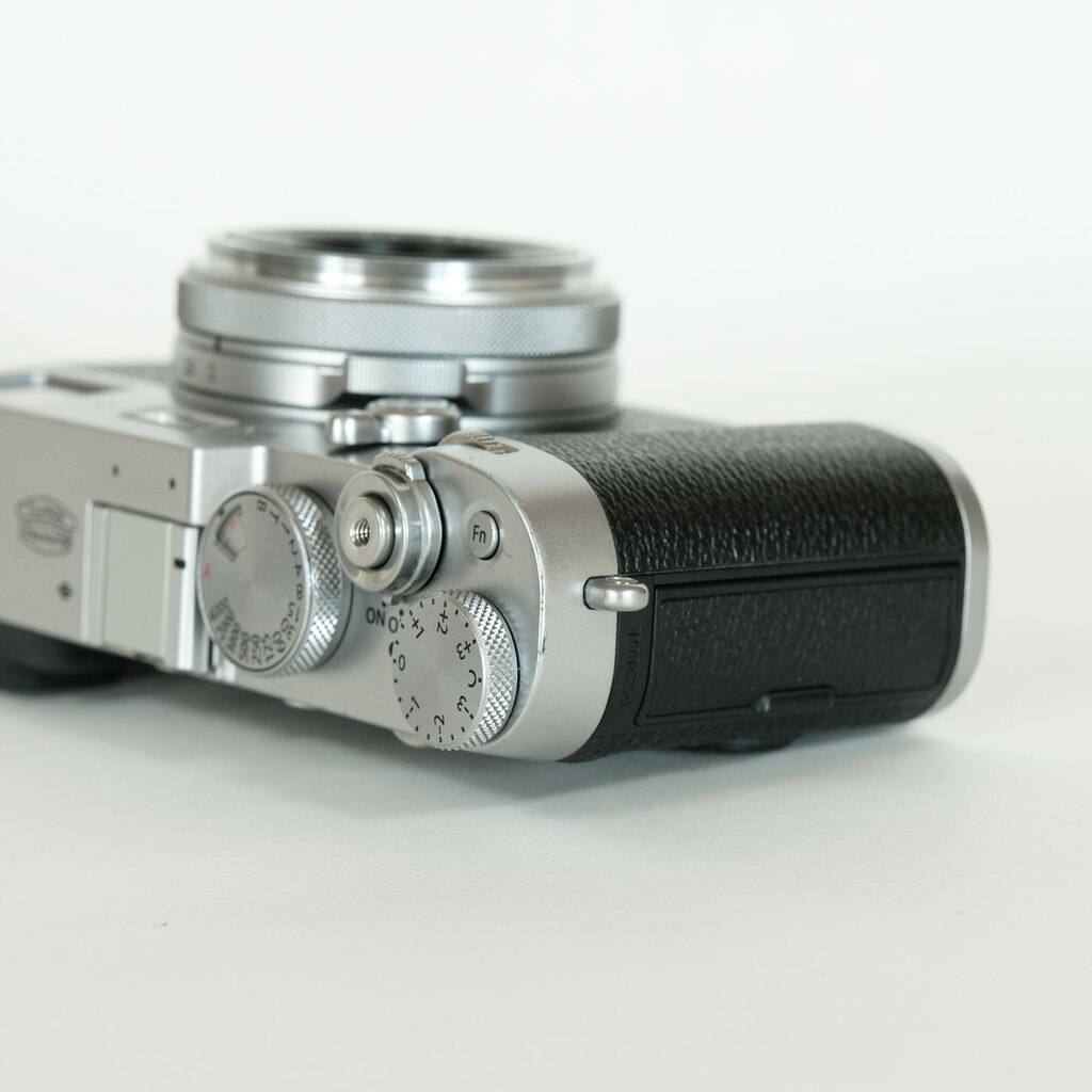 FUJIFILM X100F シルバーの出品 | ONE SCENE（ワンシーン）