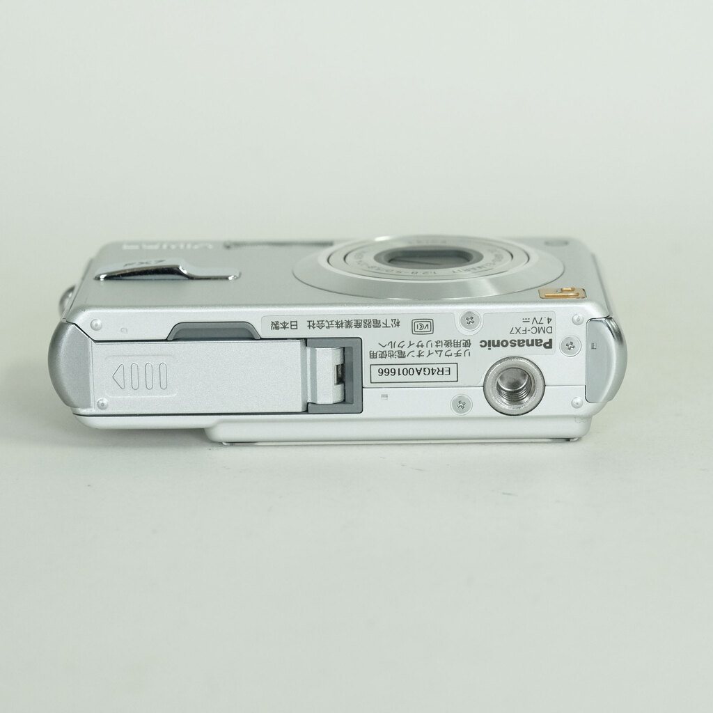 Panasonic DMC-FX7 シルキーシルバーの出品 | ONE SCENE（ワンシーン）