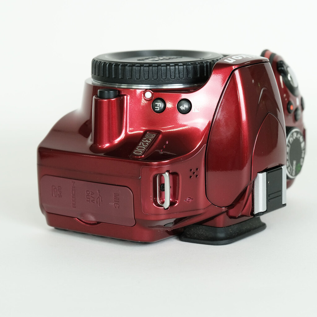 Nikon D3200ボディ レッドの出品 | ONE SCENE（ワンシーン）
