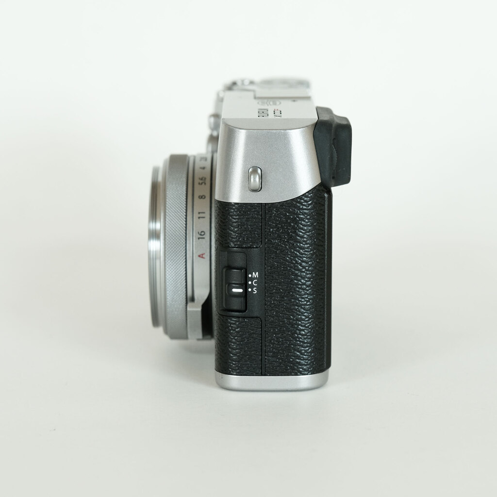 FUJIFILM X100F シルバーの出品 | ONE SCENE（ワンシーン）