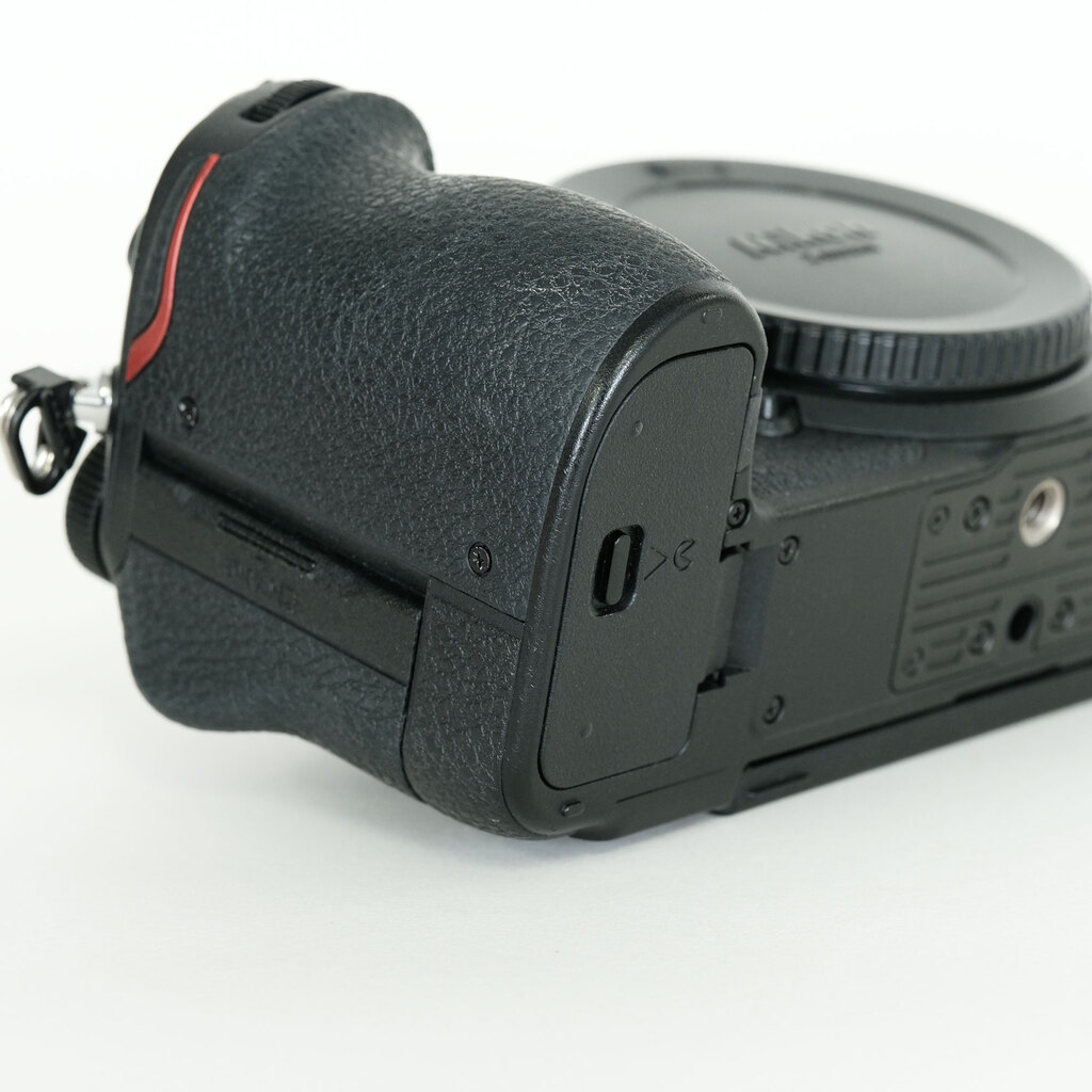 Nikon Z5の出品 | ONE SCENE（ワンシーン）