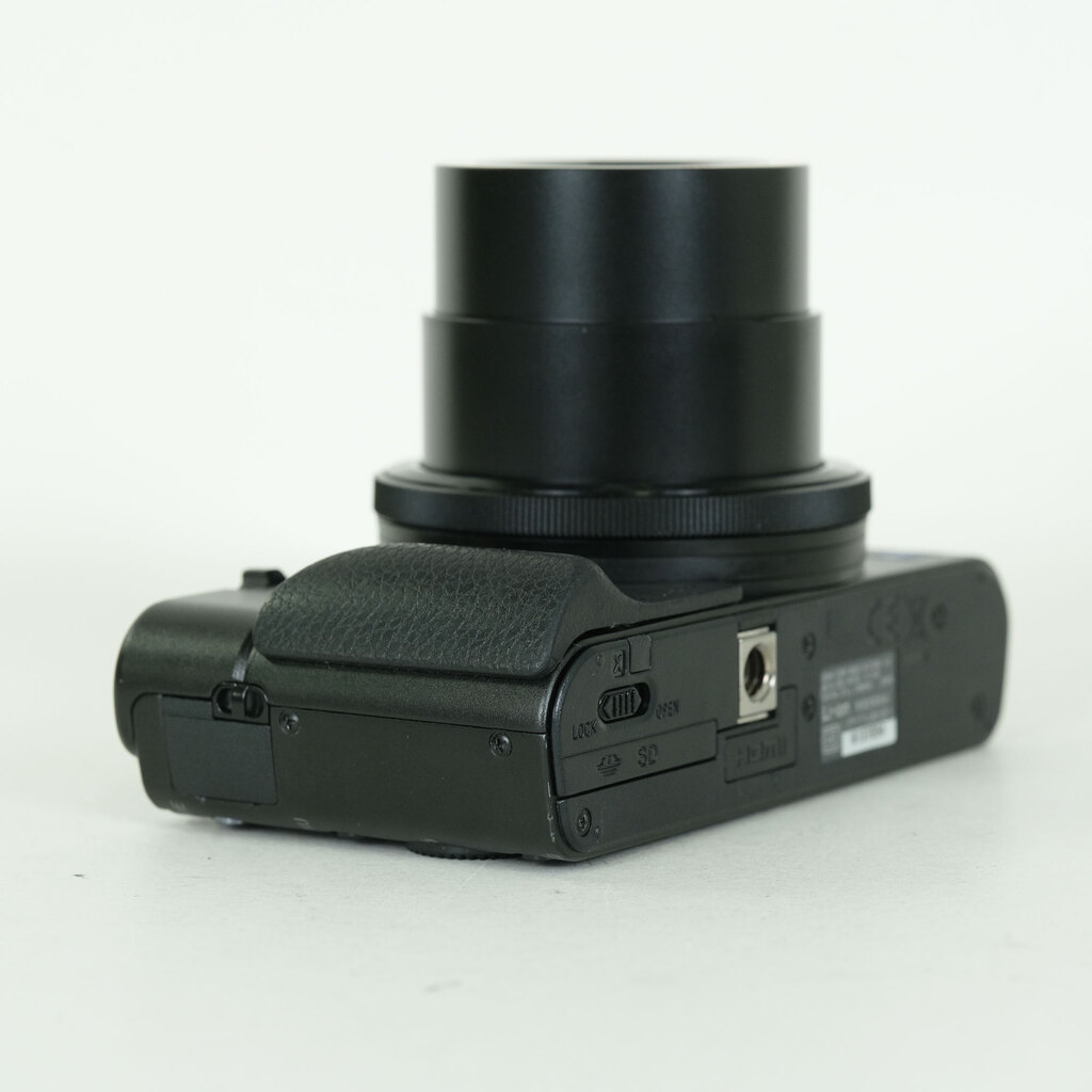 SONY Cyber-shot DSC-RX100の出品 | ONE SCENE（ワンシーン）