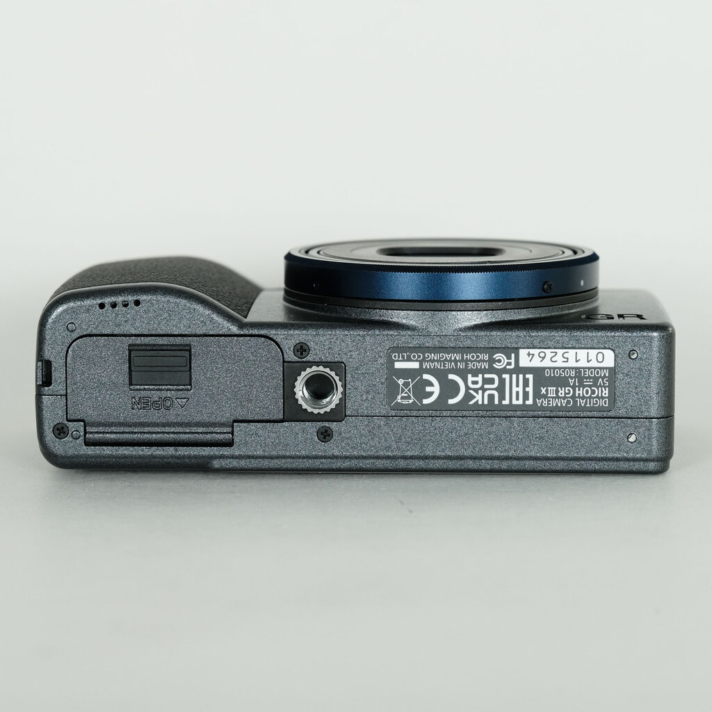 RICOH GR IIIx Urban Editionの出品 | ONE SCENE（ワンシーン）