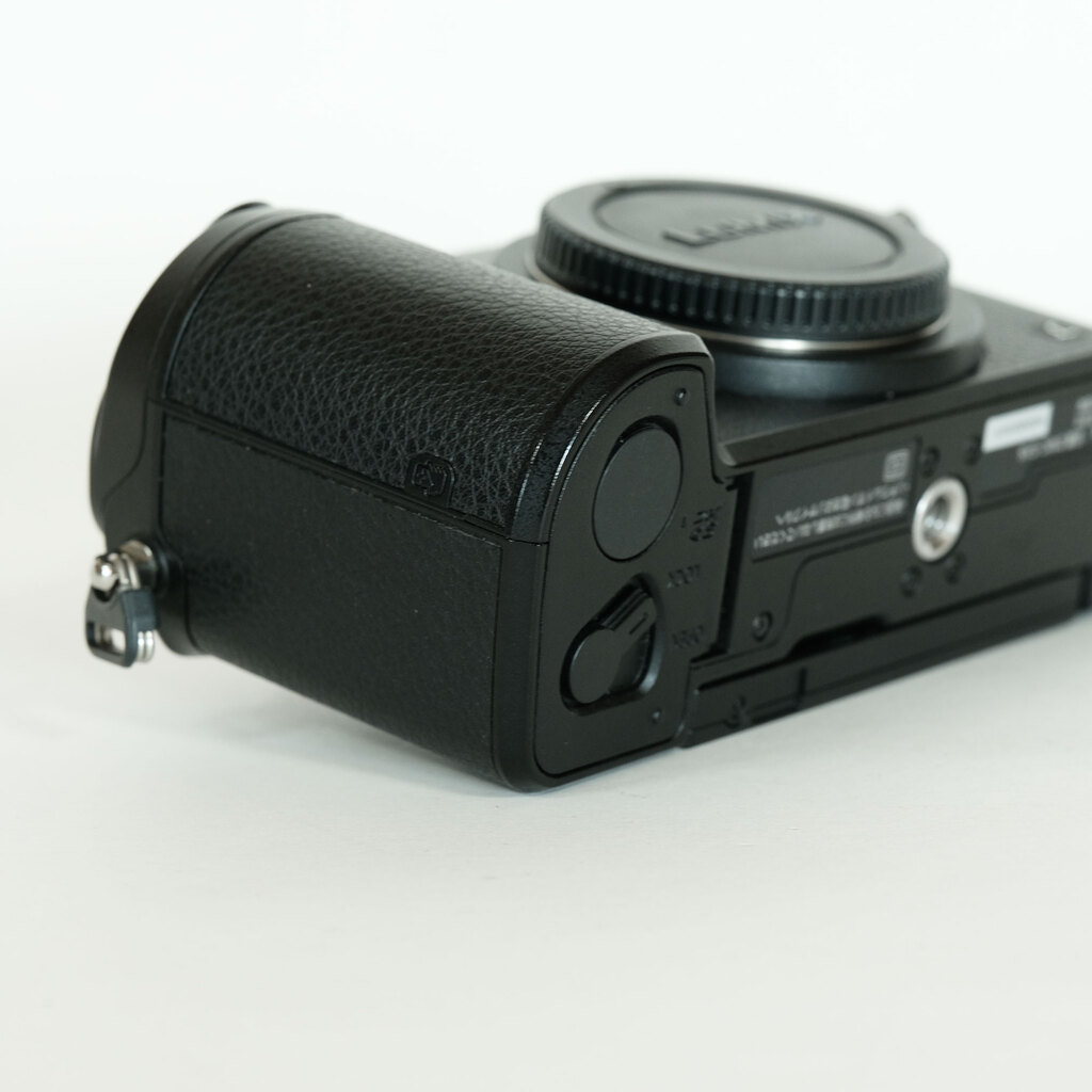 Panasonic LUMIX DMC-GX8 ボディ ブラックの出品 | ONE SCENE（ワン