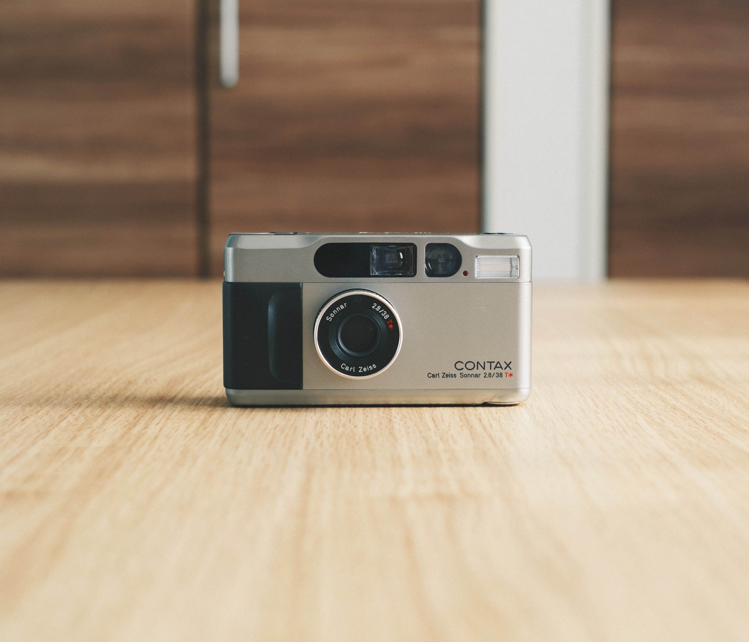 CONTAX T2を徹底解説。作例から中古価格・使い方まで | ONE SCENE