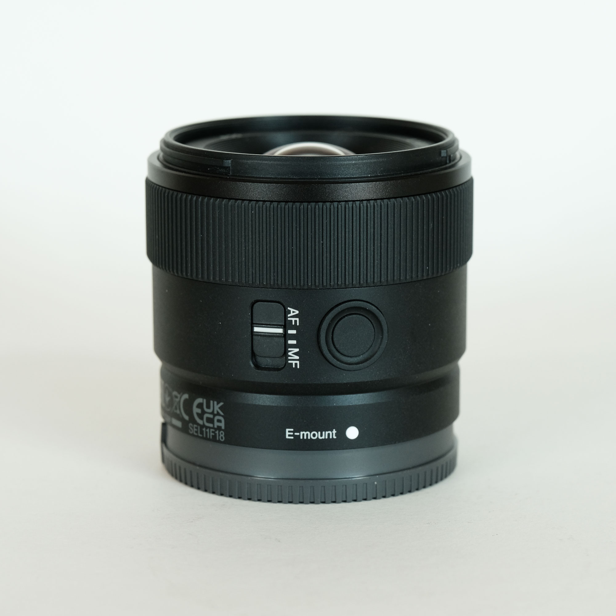 SONY E 11mm F1.8 SEL11F18を徹底解説。「バーゲンプライス」と表現
