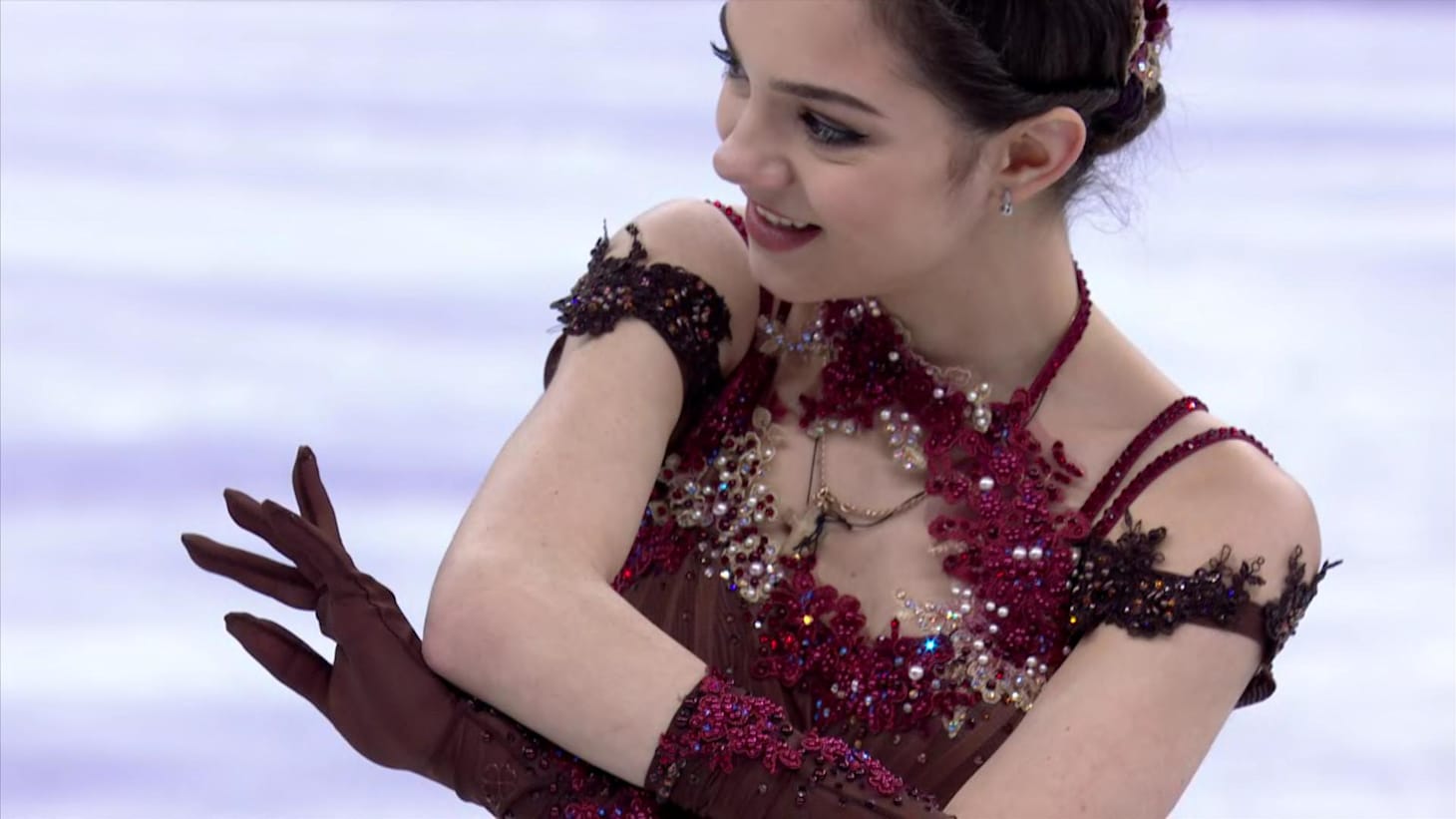 Evgenia Medvedeva leads after short program at Russian Cup