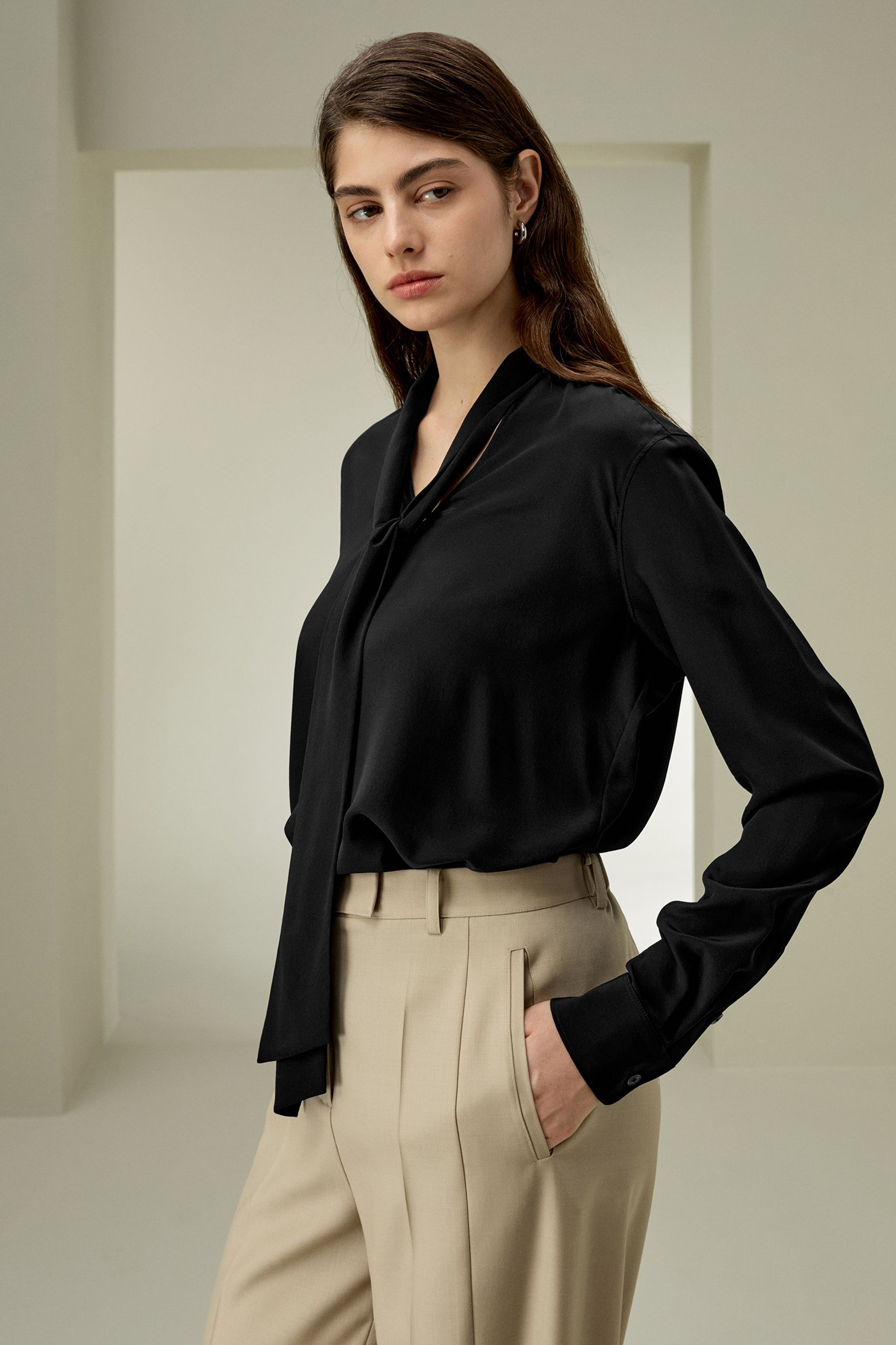 Vネック ボウタイ オフィスカジュアル シルクブラウス