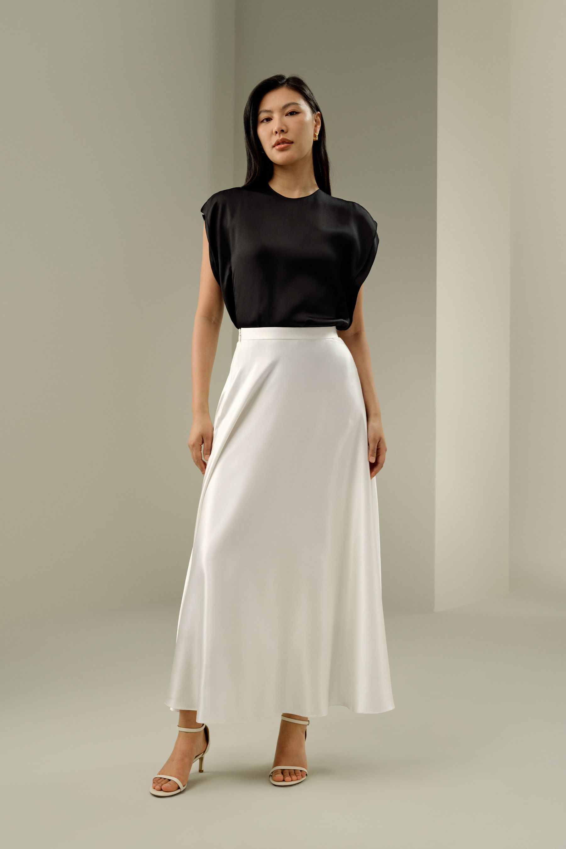 マキシ丈 Aライン 光沢シルクスカート