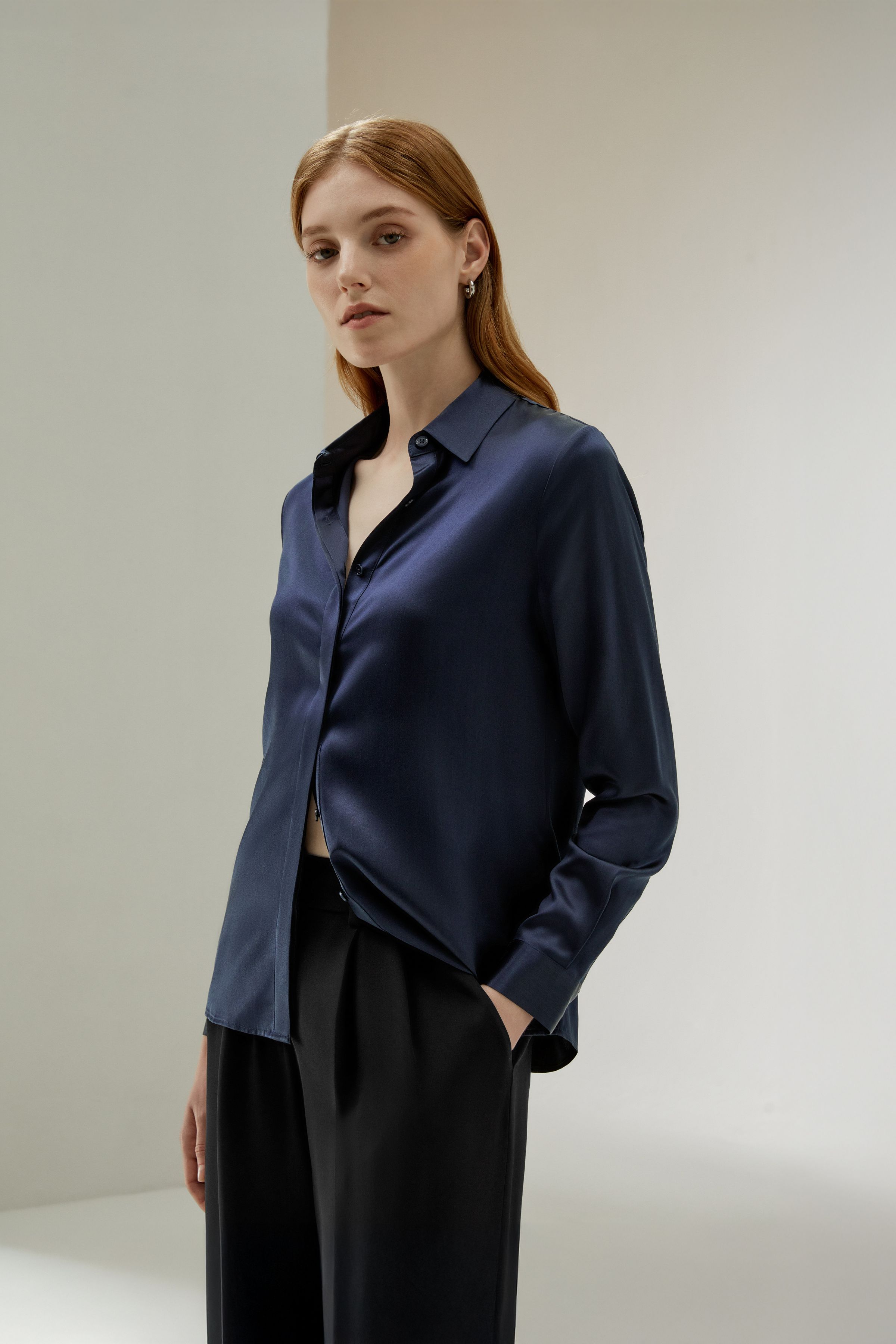 ウォッシャブルシルク シャツ】【新宮志歩さん着用】上品な隠しボタン