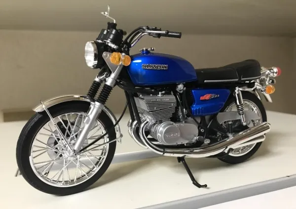 アオシマ Z400FX-E4 鳴神秀人仕様｜バイク・MOTO｜プラモデル・模型