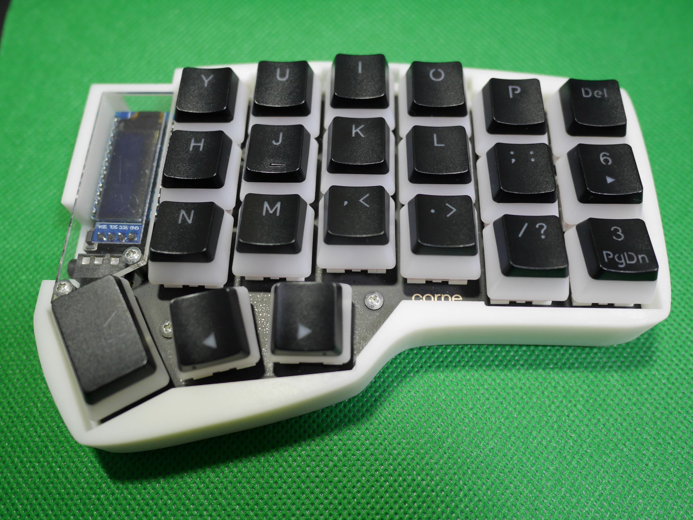 Simple Corne Cherry V3 Case (Right) - DMM.make クリエイターズ