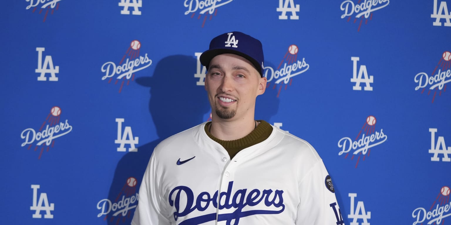 Blake Snell introduced by Dodgers