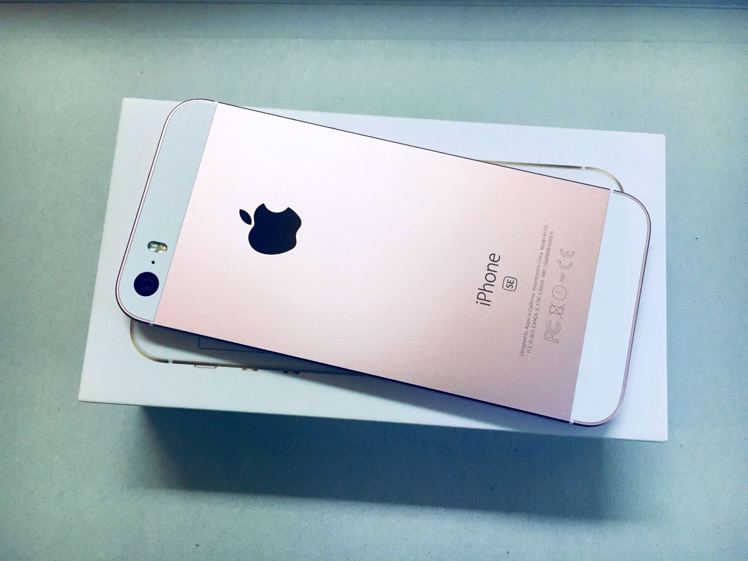 ムスビー｜超美品 電池100％ iPhoneSE 128GB Rose Gold SIMフリー