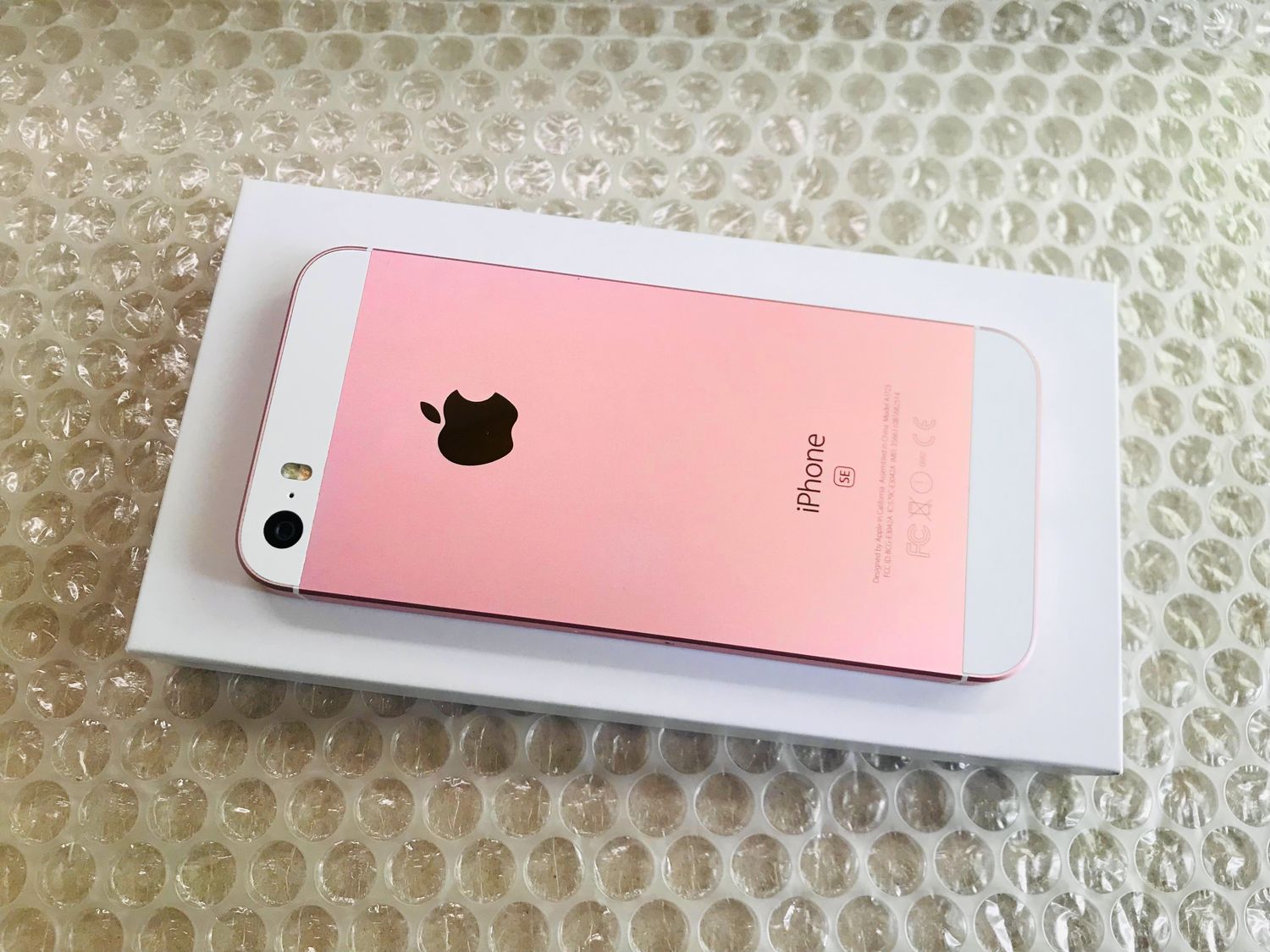 ムスビー｜美品 電池100％ iPhoneSE 128GB Rose Gold SIMフリー 第1