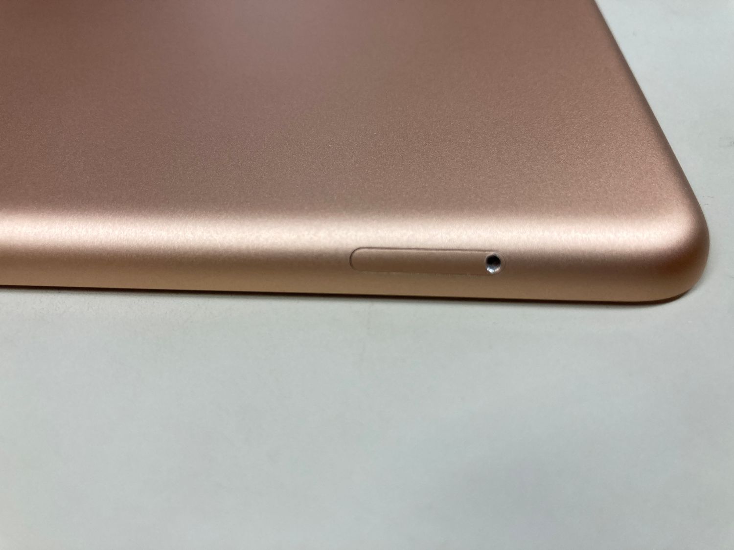 ムスビー｜新品同様品 電池100% SIMフリーapple iPad (第6世代) 32GB