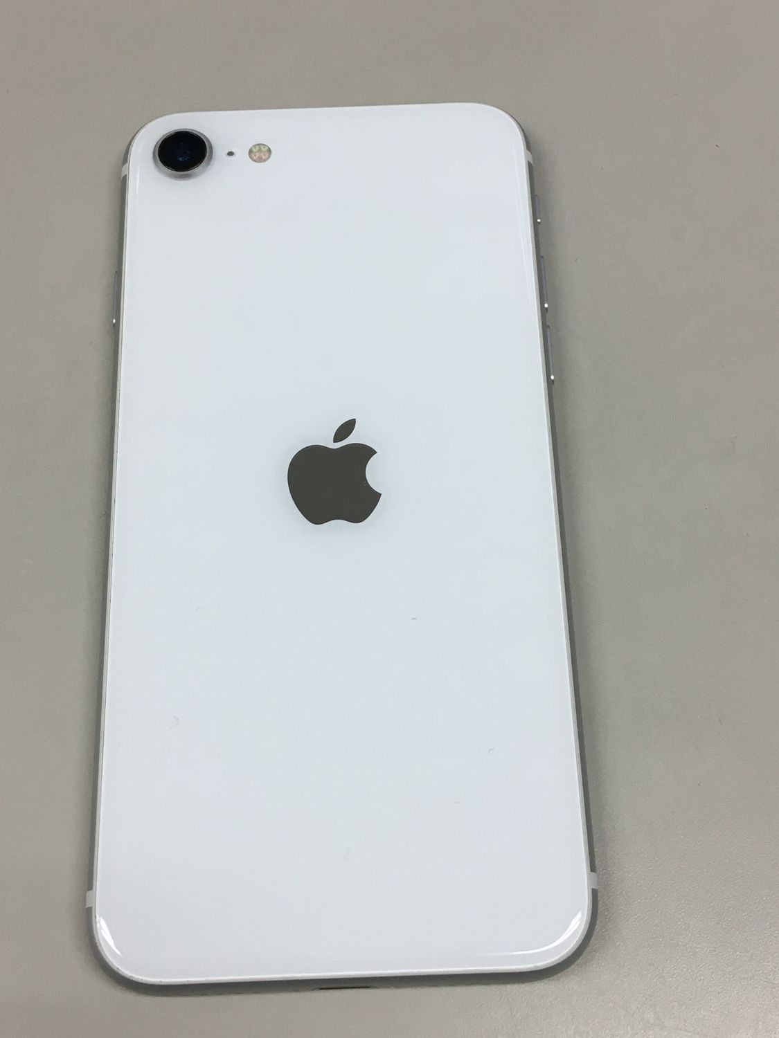 ムスビー｜【モバイルBOX】新品同様 電池85%SIMフリー iPhone SE(第2