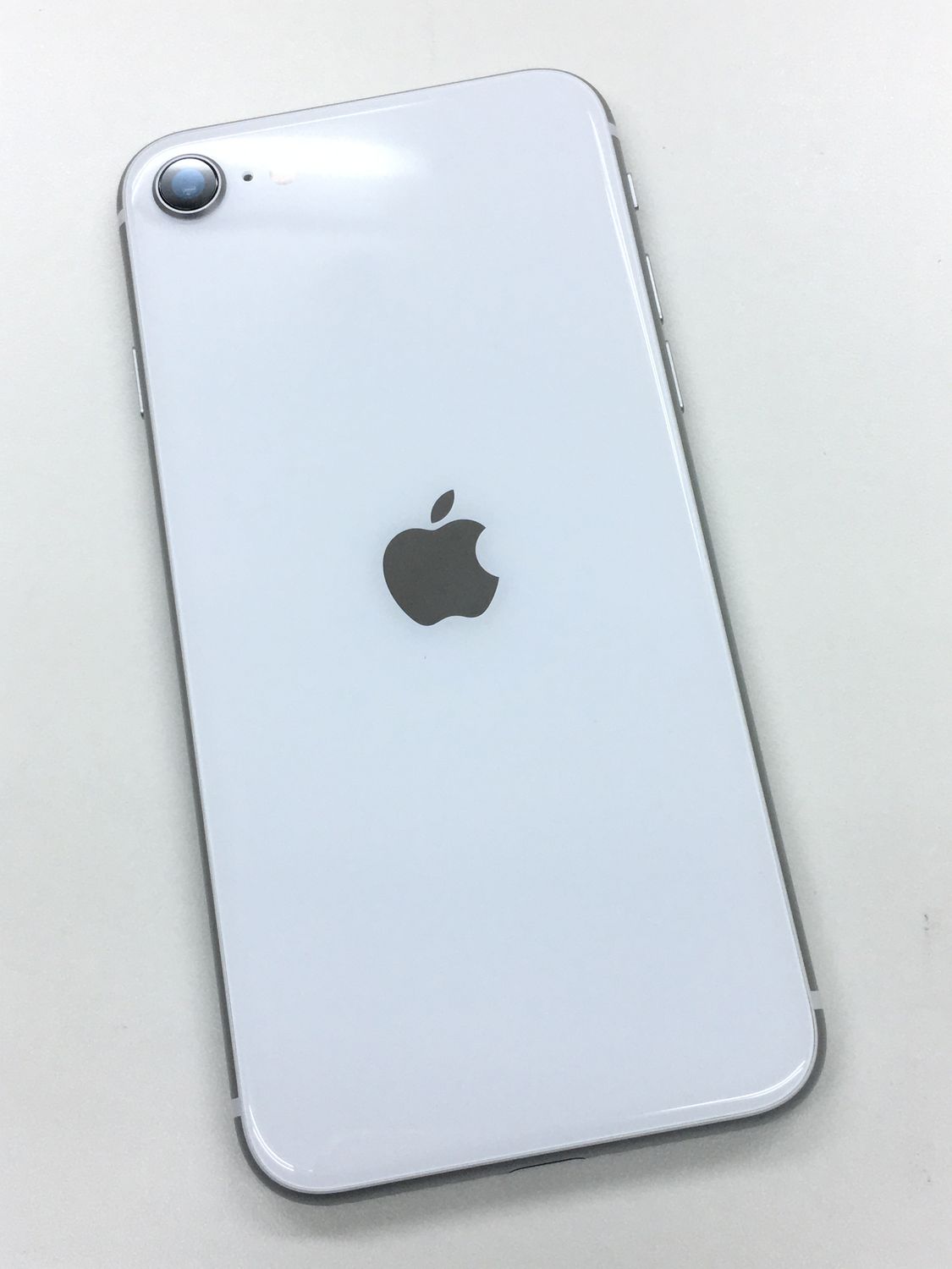 ムスビー｜モバイルBOX】新品同様 電池83%SIMフリー iPhone SE(第2世代