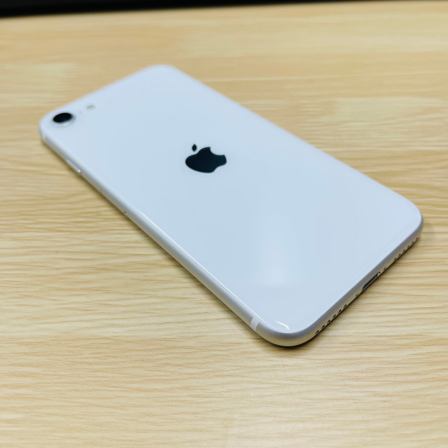 ムスビー｜[AT Shop Otsuka]美品 iphone SE2 128GB SIMフリ－9621