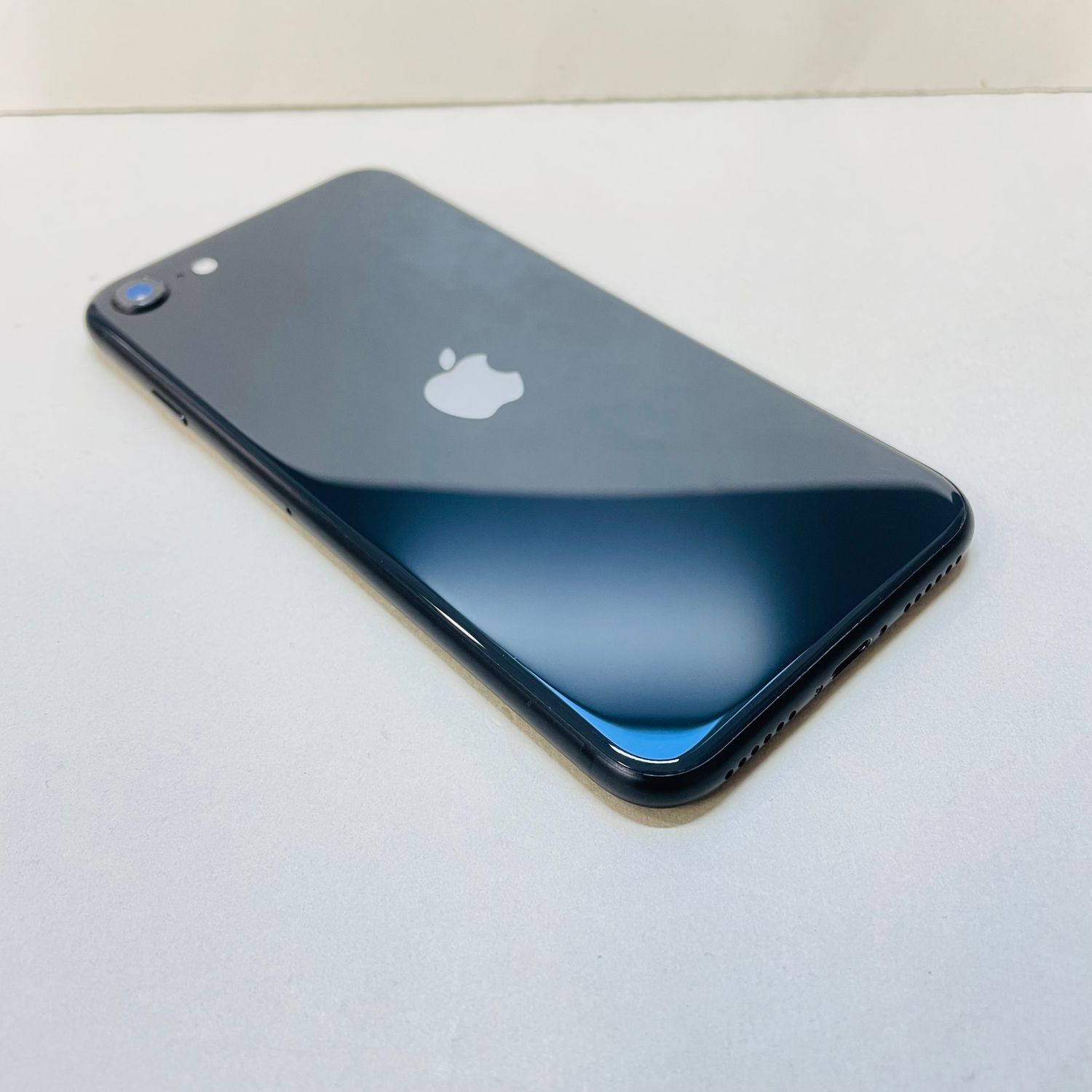 ムスビー｜iphone SE2 128GB SIMフリ－1117バッテリー100%【iPhone SE