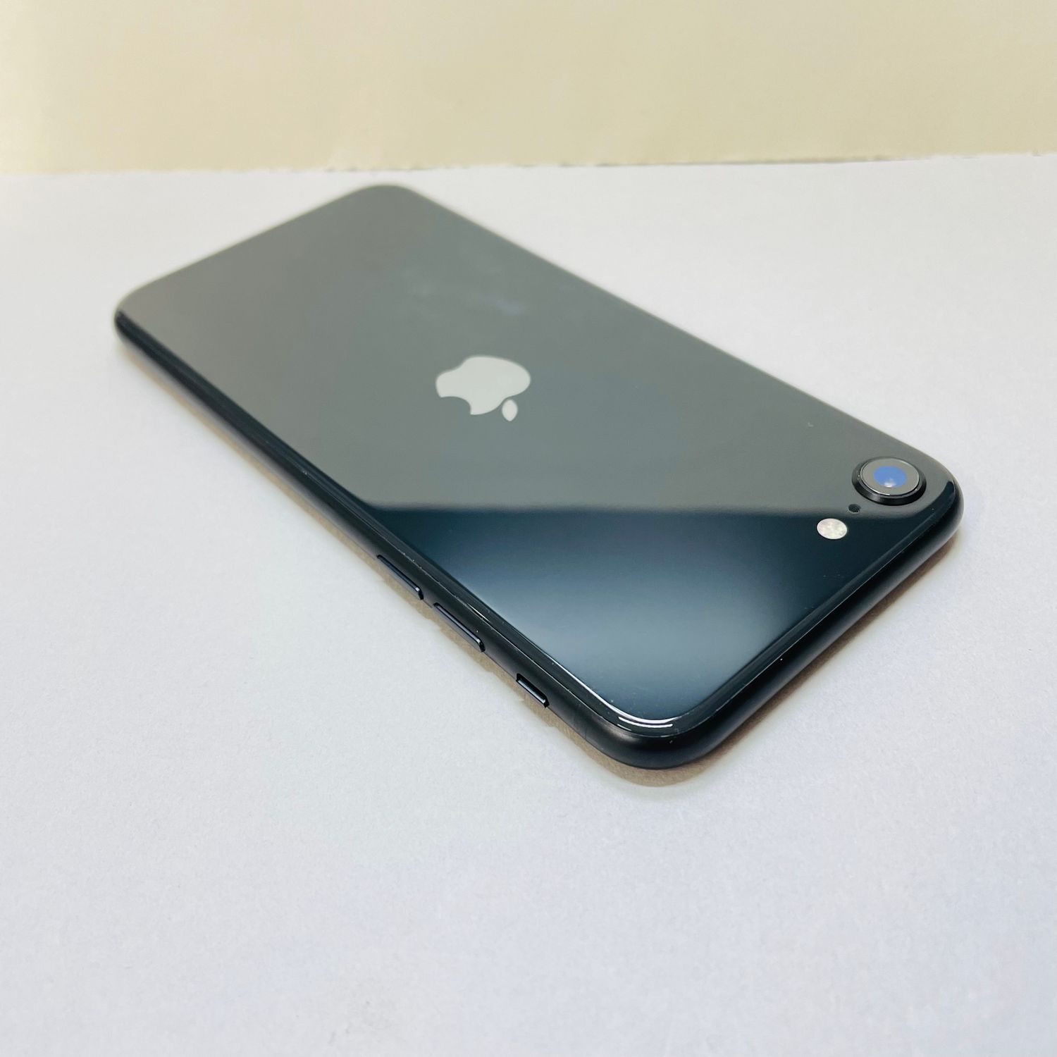 ムスビー｜iphone SE2 128GB SIMフリ－4887バッテリー100%【iPhone SE