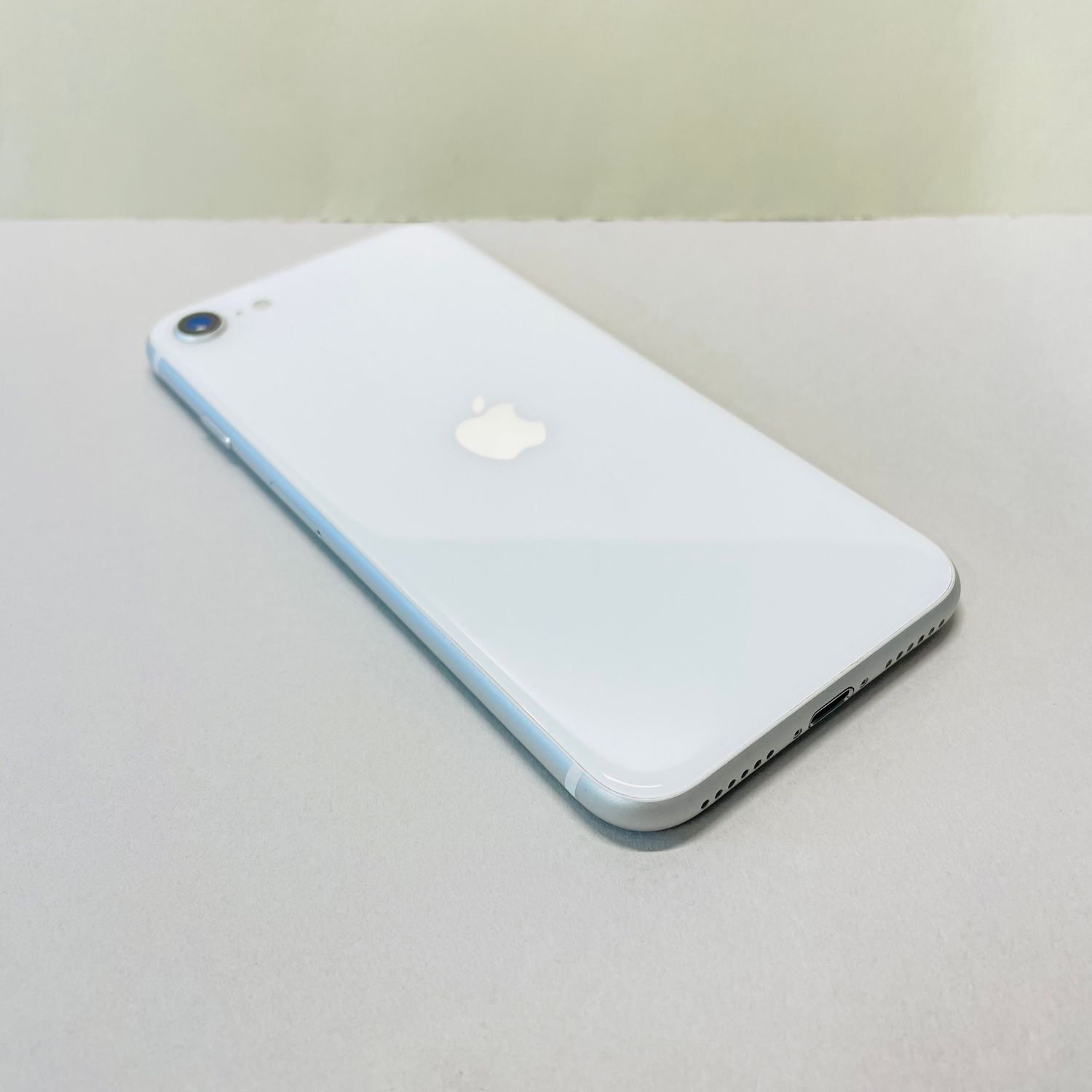 ムスビー｜[AT Shop Otsuka]iphone SE2 64GB SIMフリ－224バッテリー