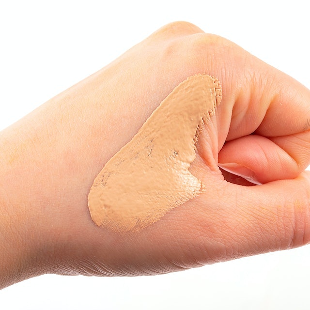 グレイシィ ホワイトリキッドファンデーションN オークル20をレビュー