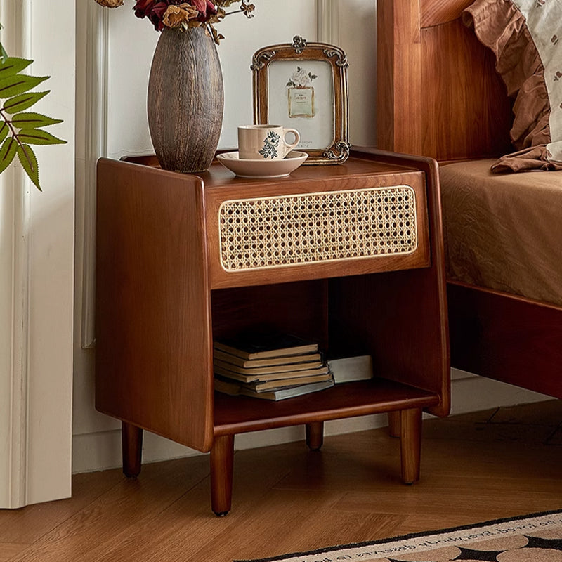 ラタン調木製ナイトテーブル | ヴィンテージ感と実用性の完璧な融合