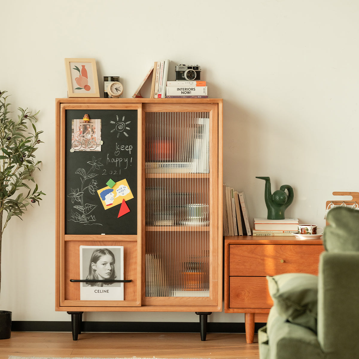 Woody Prime Cherry ブラックボード付きモールガラス扉キャビネット