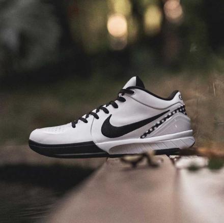 国内5月24日発売予定】 ナイキ コービー 4 プロトロ 