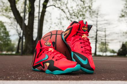 国内5月10日発売予定】 ナイキ レブロン11 エリート ヒーロー レーザー