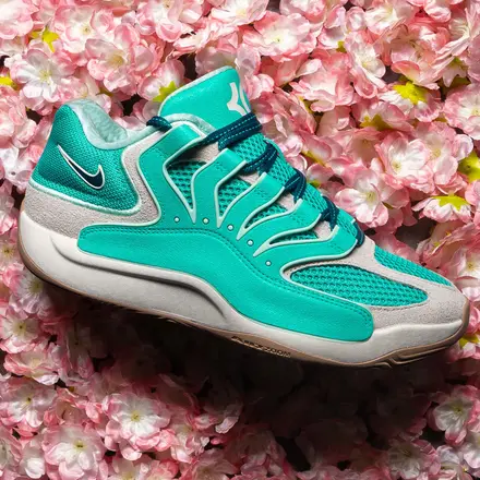 海外11月1日発売予定】ナイキ KD 18 