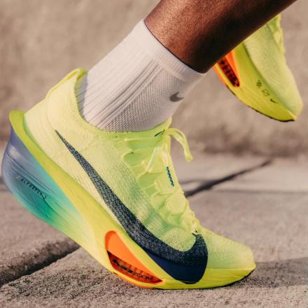 国内2月15日発売予定】 ナイキ アルファフライ 3 ボルト/ダスティー