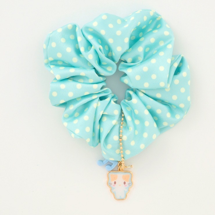 レディース チャーム付シュシュ（マシュマロみたいなふわふわにゃんこ