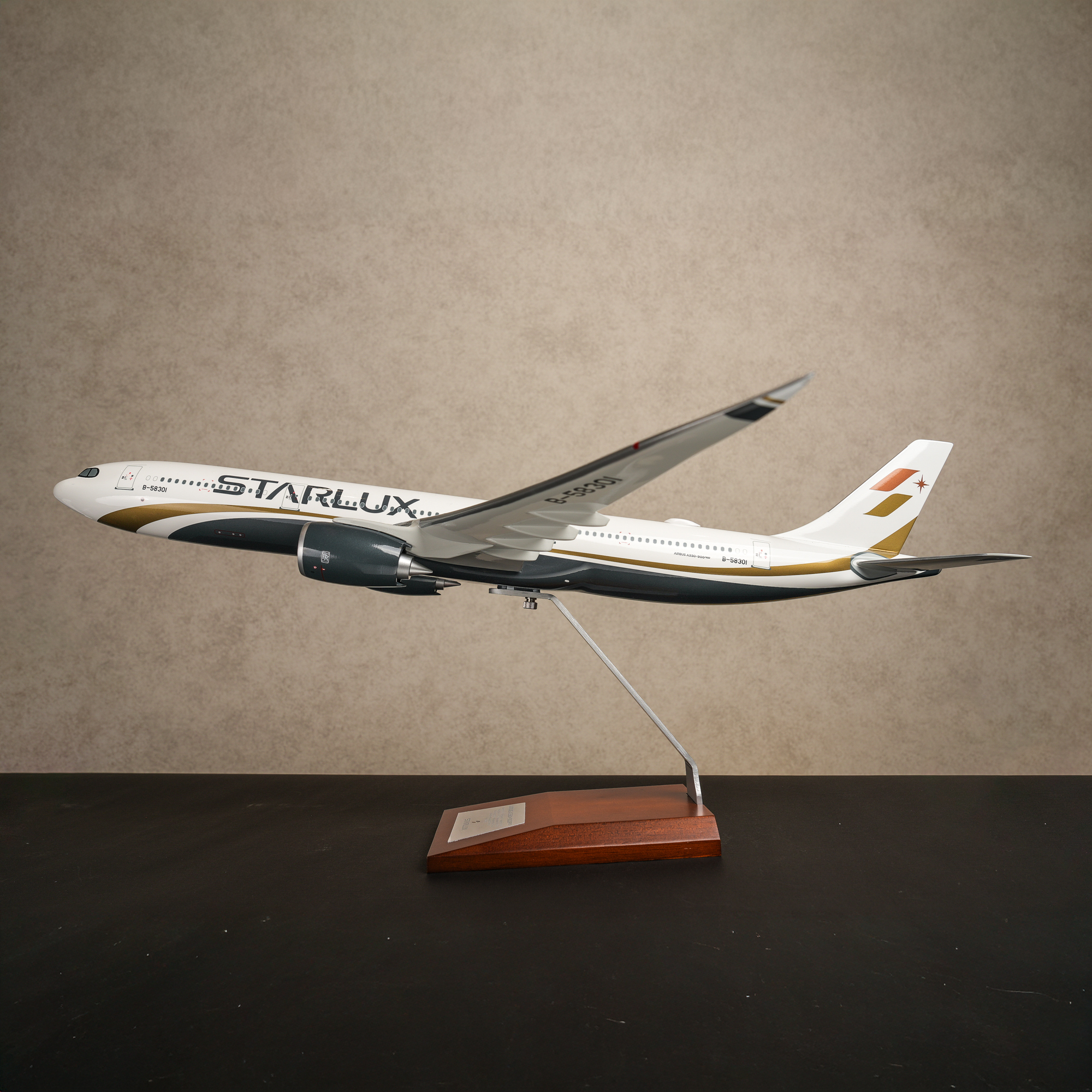 STARLUX | A330-900neo 1:100 飛機模型(B-58301)