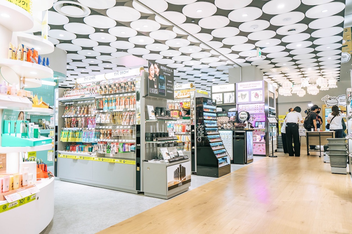 大阪駅直結】西日本最大級で約1万2000点のコスメが揃う「@cosme OSAKA