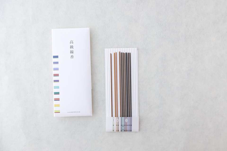 京都の老舗「山田松香木店」で香木の香りを“聞く”「聞香実践体験