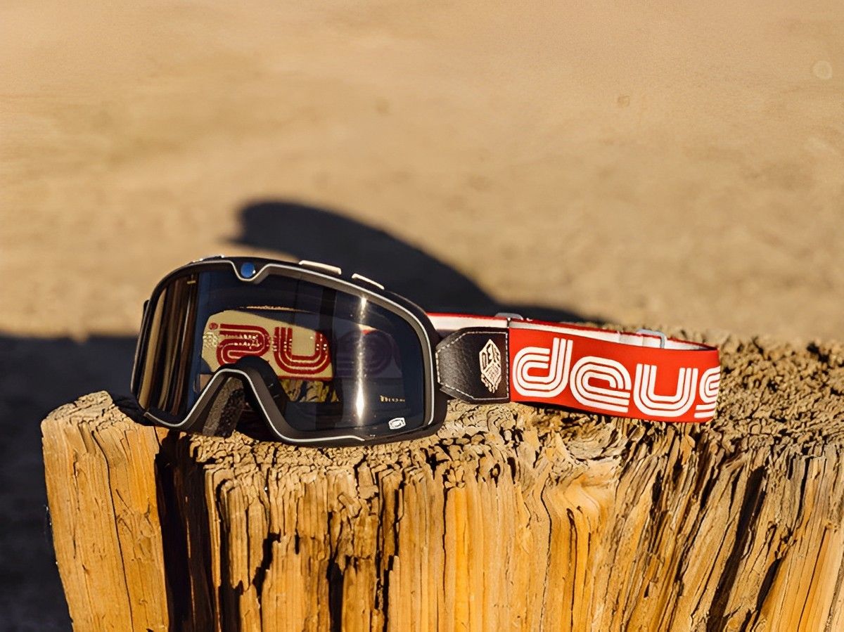 Webikeでも取り扱い！】「100%」×「DEUS EX MACHINA」コラボレーション