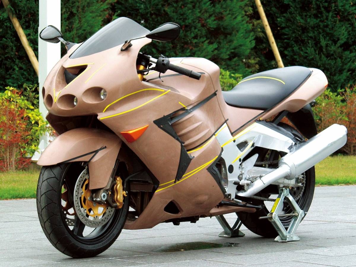 ZZR1400は4つ目が左右から睨みつける仁王像を再現！ カワサキの