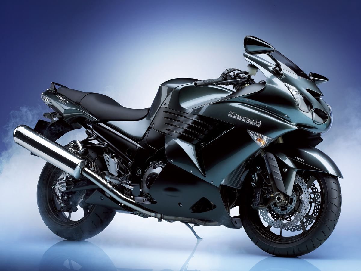 ZZR1400は4つ目が左右から睨みつける仁王像を再現！ カワサキの