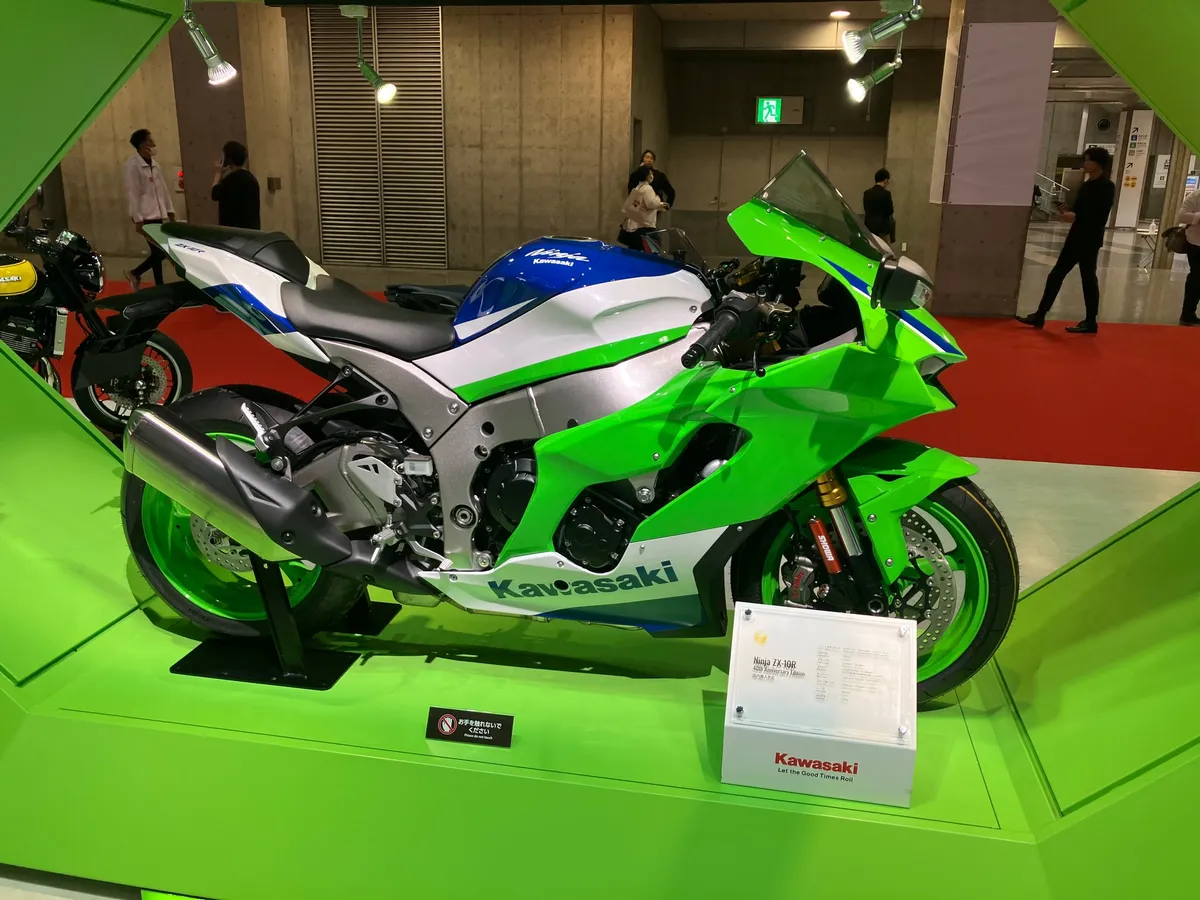 ZXRカラーのZX-10R / ZX-4RRが世界初公開&11月中に国内発売予定を発表