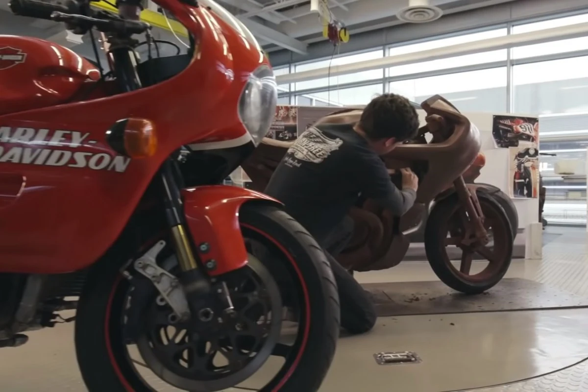 新型VR1000はいつ登場！？ ハーレーのスーパースポーツが来年30周年