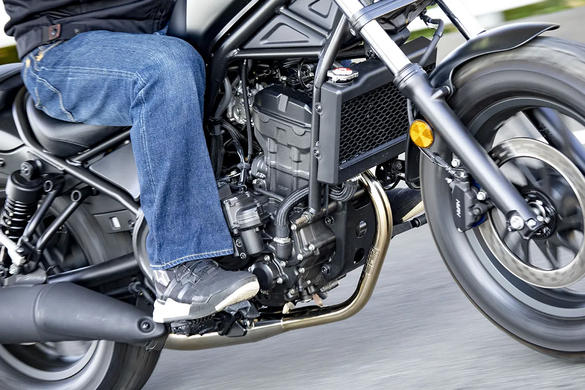 レブル250 Eクラッチでも本領発揮 SP忠男のPOWERBOXパイプは優良