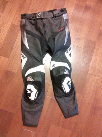 レザーパンツからRS TAICHI:アールエスタイチの口コミ・動画