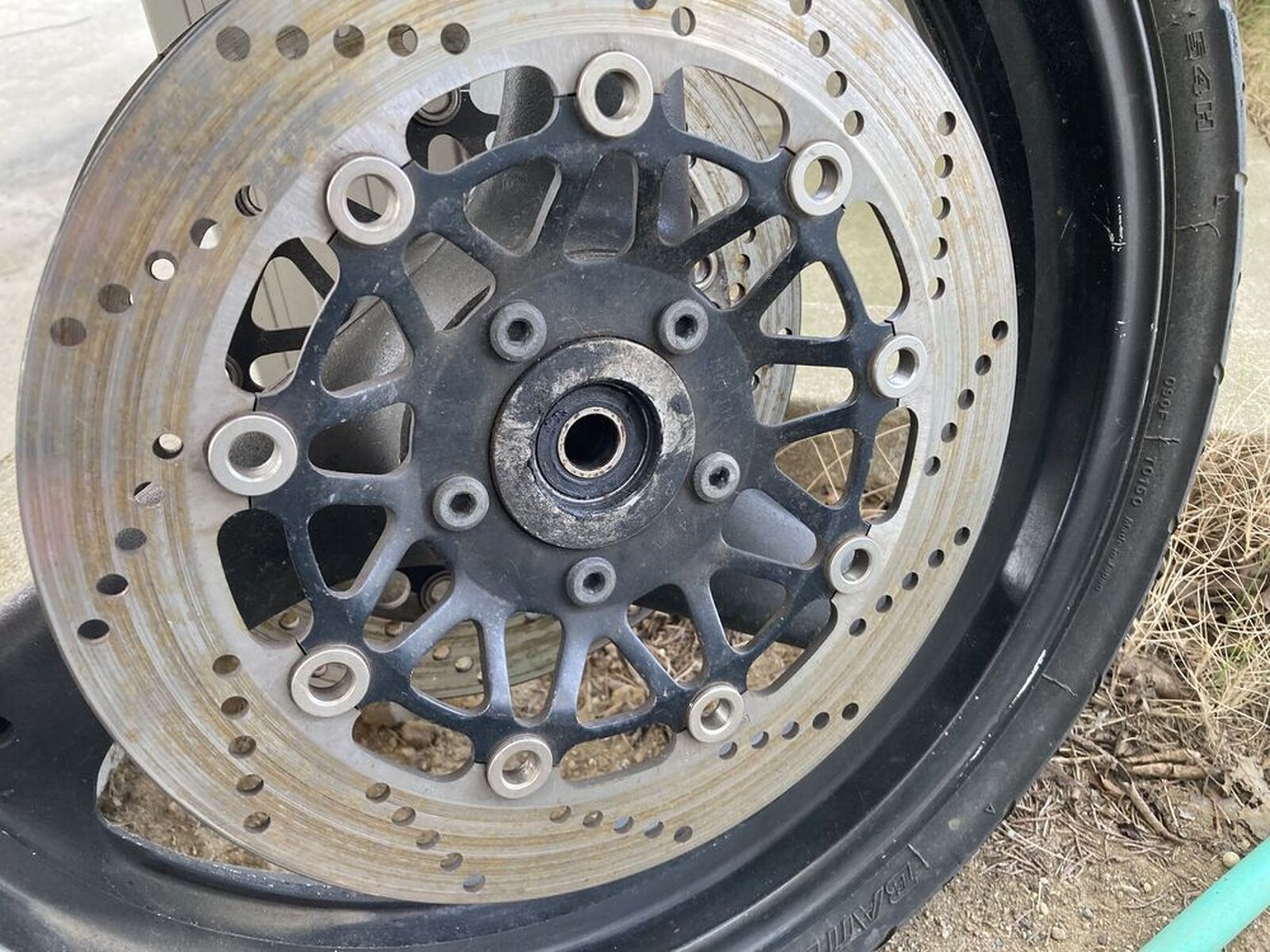 SUZUKI GSX400S カタナ「フロントホイールのベアリング交換