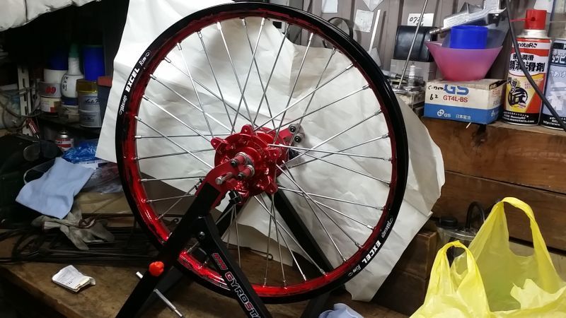 YAMAHA WR250R「純正ホイールのリフレッシュ作業」 | ウェビック